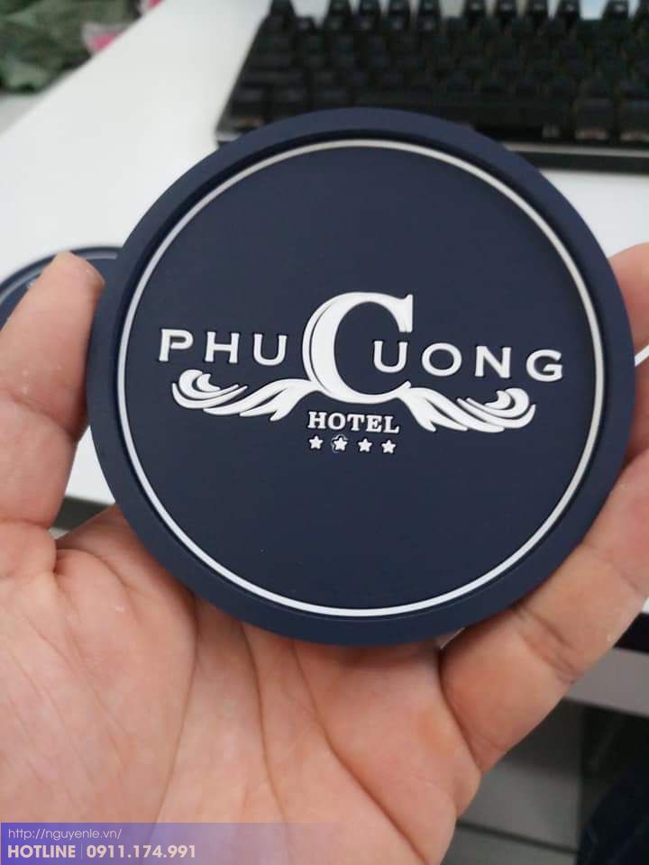 LÓT LY BẰNG NHỰA DẺO IN LOGO THEO YÊU CẦU